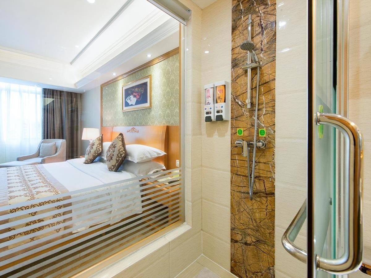 Vienna Hotel Banxuegang Road Šen-čen Exteriér fotografie