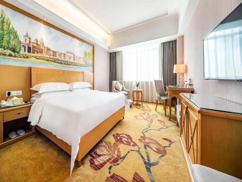 Vienna Hotel Banxuegang Road Šen-čen Exteriér fotografie