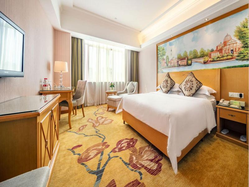 Vienna Hotel Banxuegang Road Šen-čen Exteriér fotografie