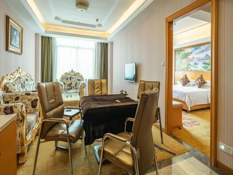 Vienna Hotel Banxuegang Road Šen-čen Exteriér fotografie