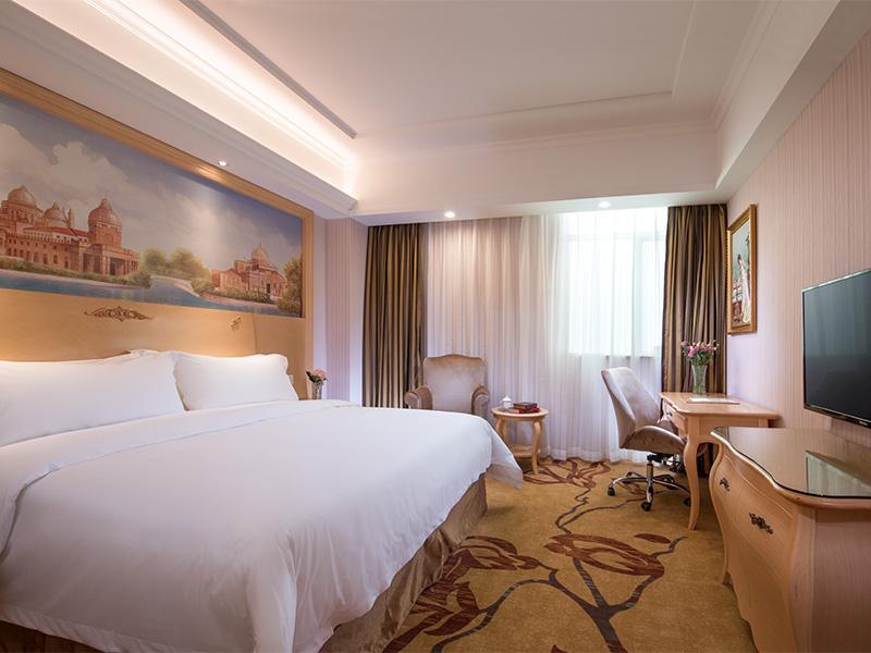 Vienna Hotel Banxuegang Road Šen-čen Exteriér fotografie